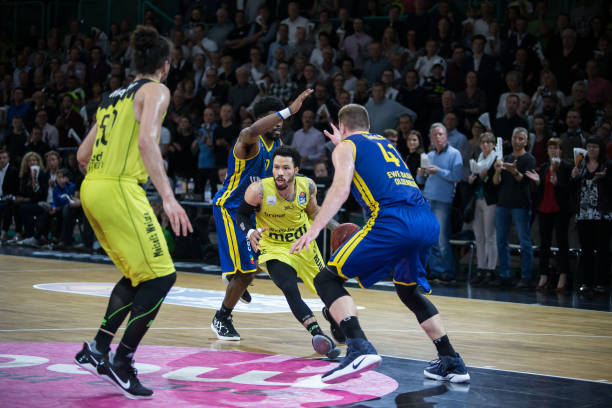 他们加强了 他们加强了